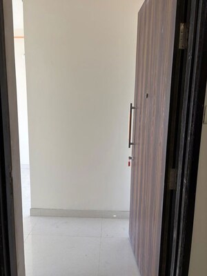 Room in 4 BHK Apartment at Kanakia Silicon Valley, Powai – for Rent