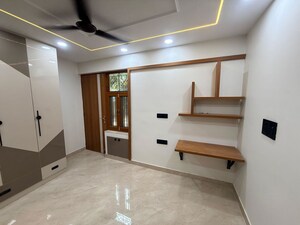 Room in 2 BHK Apartment at Vikas Puri – for Sale
