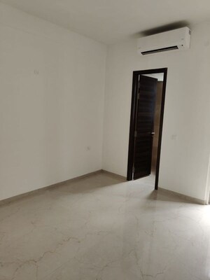 Room in 3.5 BHK Apartment at Smart World Gems, Sector 89 – for Sale