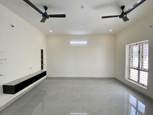 Room in 2 BHK Apartment at Kallikuppam – for Sale