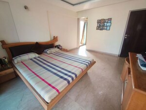 Bedroom in 2 BHK Apartment at Gardenia Apartment Khar West, Khar West – for Rent