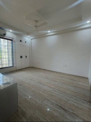 Room in 4 BHK Apartment at Ireo Victory Valley, Sector 67 – for Rent