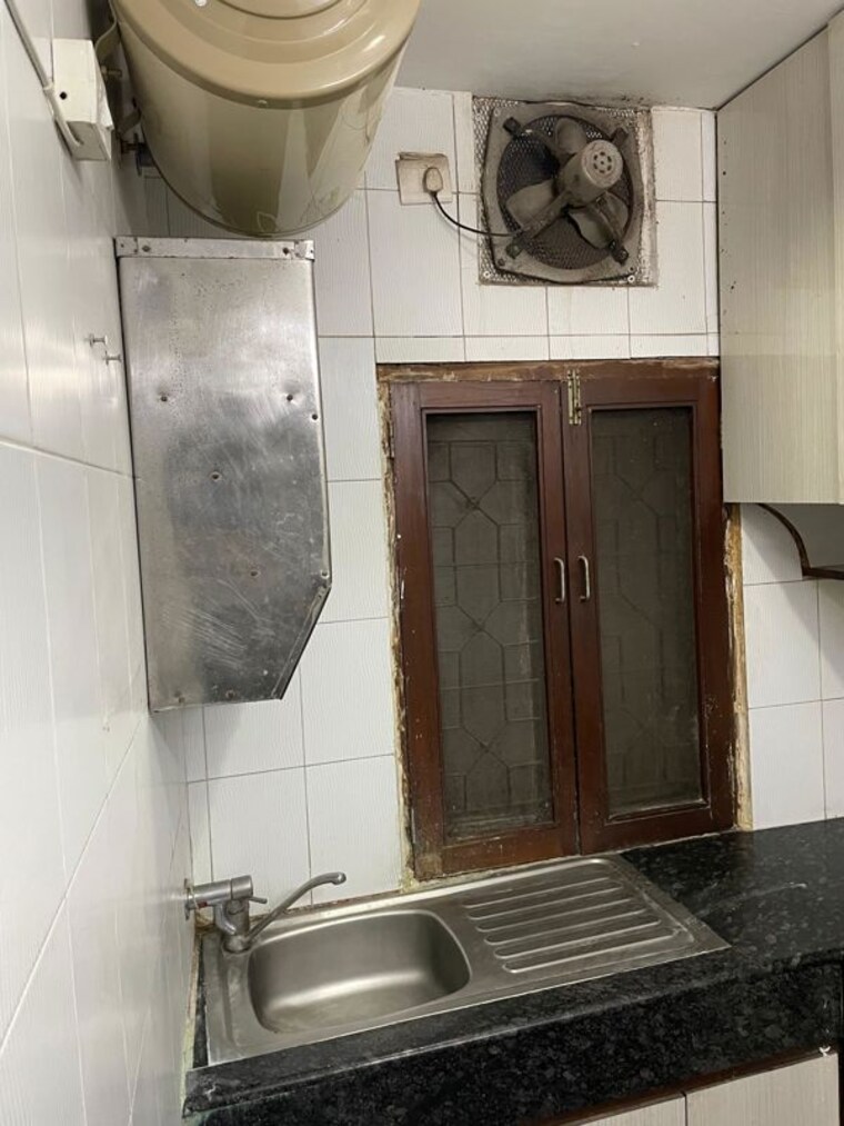 Bathroom, kailash colony 2 Bedroom 800 Sq.Ft. Builder Floor In Kailash Colony Delhi 10217452