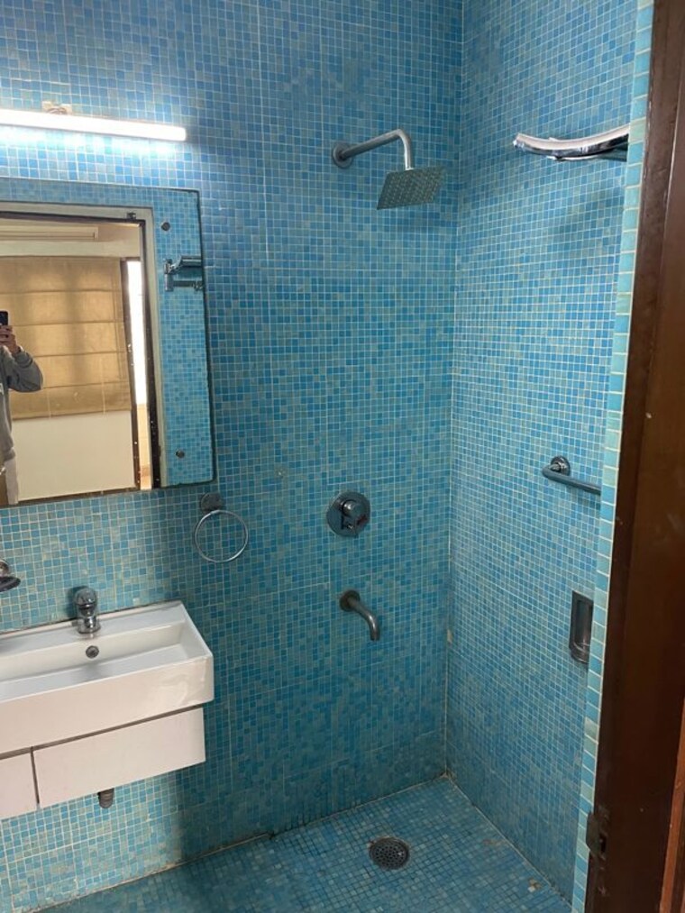 Bathroom, kailash colony 2 Bedroom 800 Sq.Ft. Builder Floor In Kailash Colony Delhi 10217452