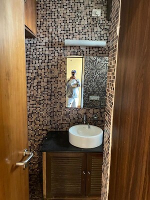 Furnished Amenities in 2 BHK Builder Floor at Kailash Colony – for Sale