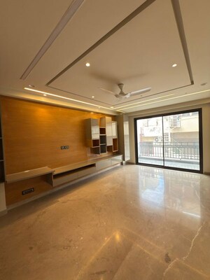 Room in 5 BHK Builder Floor at Dlf Phase I – for Sale