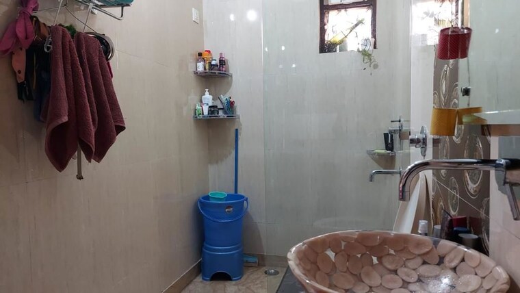 Bathroom, sushant lok i 2 Bedroom 800 Sq.Ft. Builder Floor In Sushant Lok I Gurgaon 10217455