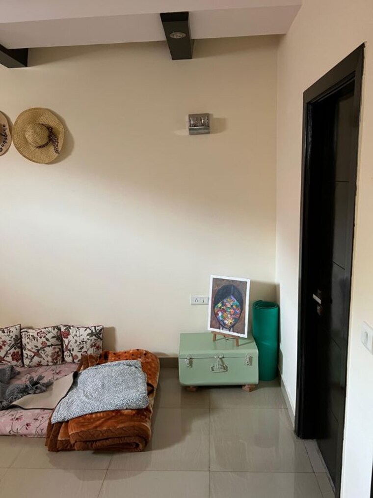 Living Room, shivalik colony 3 Bedroom 1800 Sq.Ft. Builder Floor In Shivalik Colony Delhi 10217492