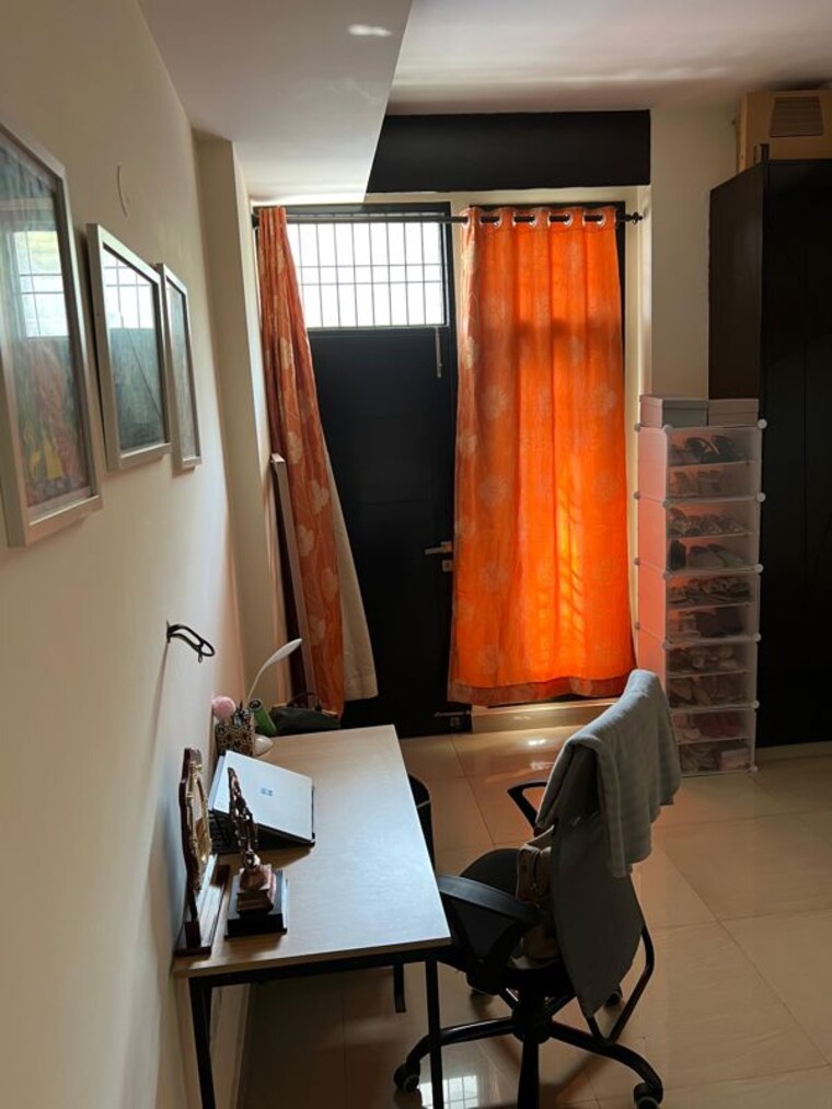 Living Room, shivalik colony 3 Bedroom 1800 Sq.Ft. Builder Floor In Shivalik Colony Delhi 10217492