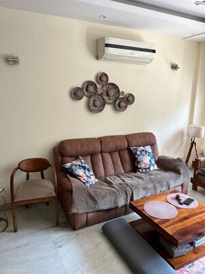 Furnished Amenities in 3 BHK Builder Floor at Shivalik Colony – for Rent