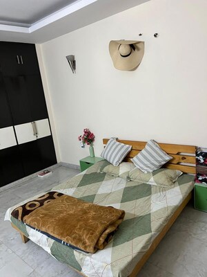 Team Area in 3 BHK Builder Floor at Shivalik Colony – for Rent