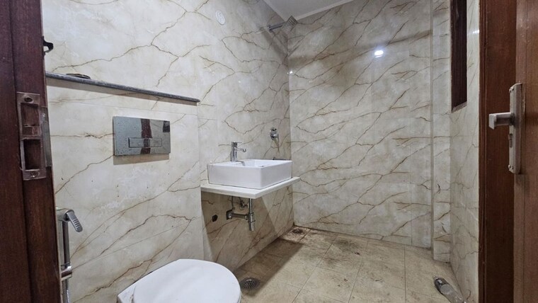 Bathroom, saket 3 Bedroom 1700 Sq.Ft. Builder Floor In Saket Delhi 10217525