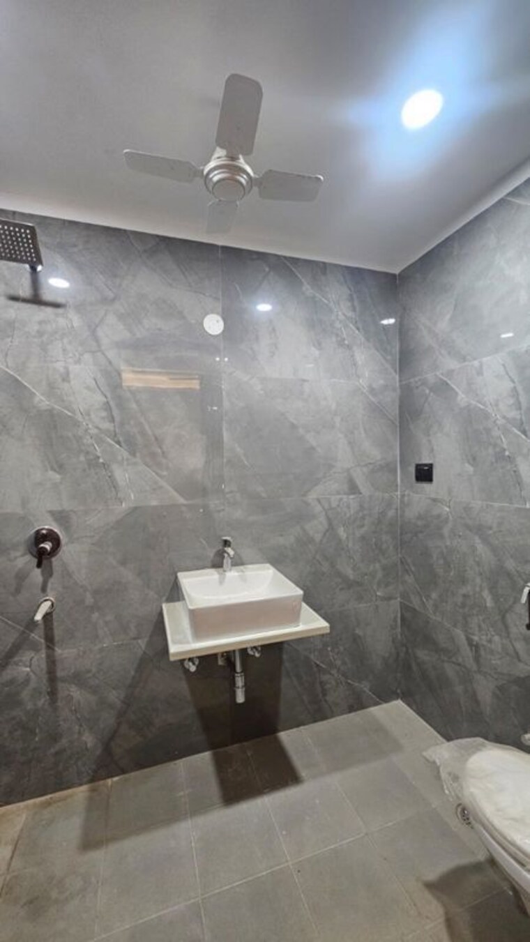 Bathroom, saket 3 Bedroom 1700 Sq.Ft. Builder Floor In Saket Delhi 10217525
