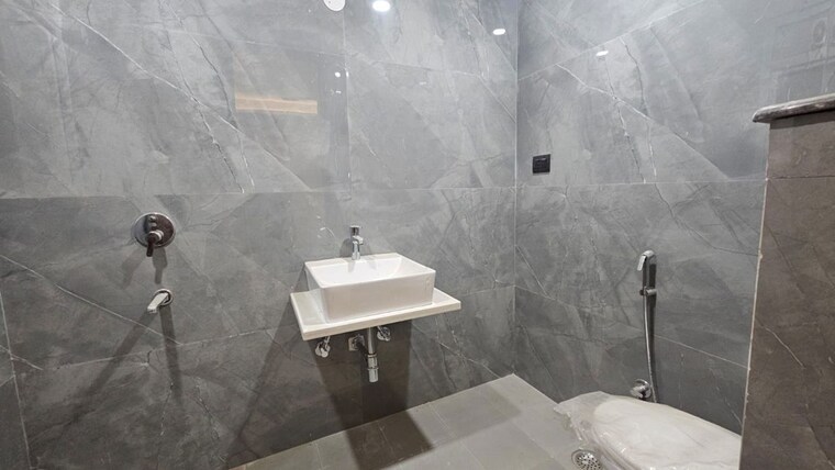 Bathroom, saket 3 Bedroom 1700 Sq.Ft. Builder Floor In Saket Delhi 10217525