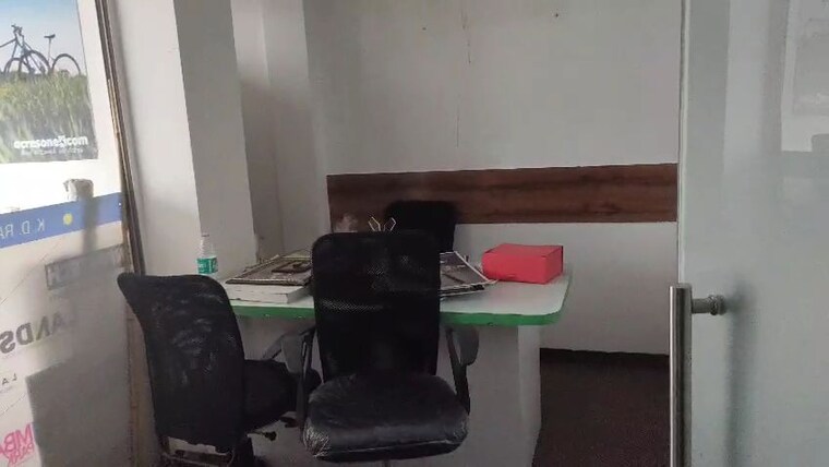 Team Area, dadar east Commercial Office Space 1800 Sq.Ft. In Dadar East Mumbai 10217522