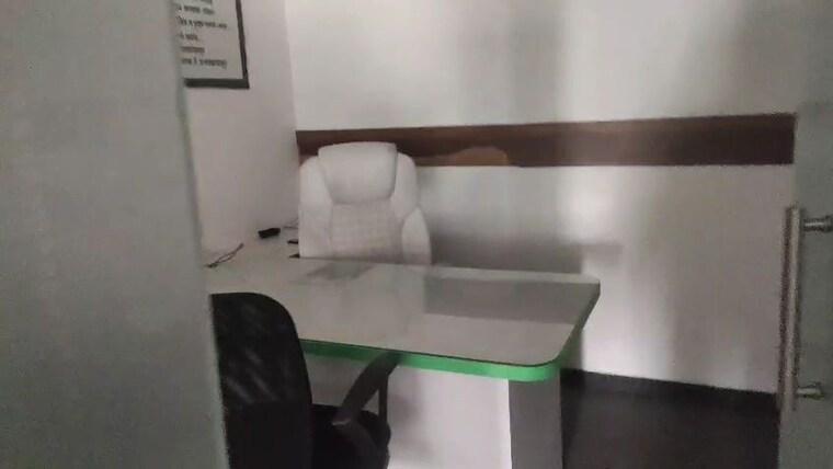 Team Area, dadar east Commercial Office Space 1800 Sq.Ft. In Dadar East Mumbai 10217522