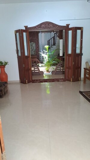 Room in 4 BHK Independent House at Nettoor – for Sale