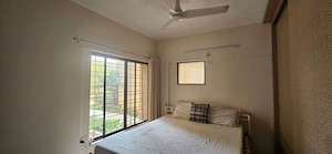 Room in 2 BHK Apartment at Kumar Kruti, Kalyani Nagar – for Rent