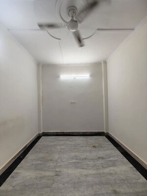 Room in 1 BHK Builder Floor at Govindpuri – for Rent