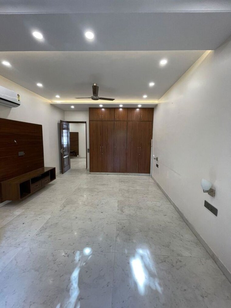 Room, sector 37 3 Bedroom 2000 Sq.Ft. Independent House In Sector 37 Chandigarh 10217610