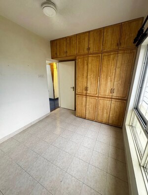 Room in 3 BHK Apartment at Madhusudan CHS Kalyani Nagar, Kalyani Nagar – for Rent