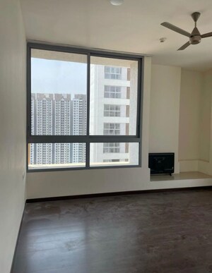 Room in 2 BHK Apartment at Piramal Vaikunth, Balkum Pada – for Rent