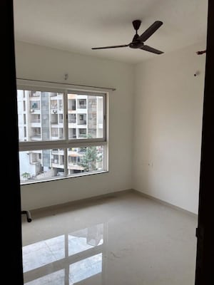 Room in 2 BHK Apartment at K Raheja Sterling, Mohammadwadi – for Rent