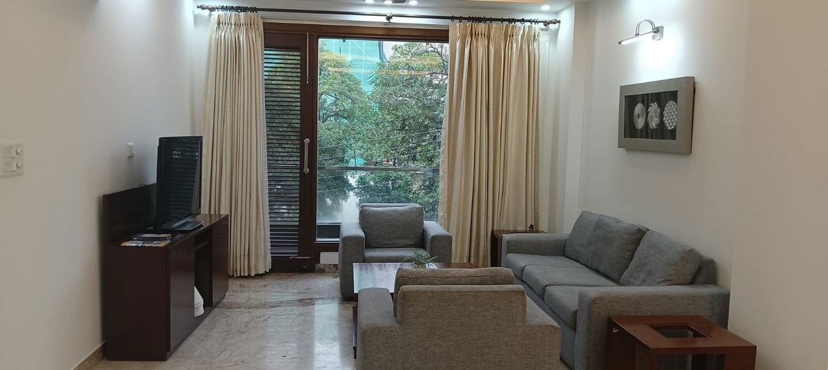 3 BHK + Servant Room Builder Floor For Rent in Defence Colony