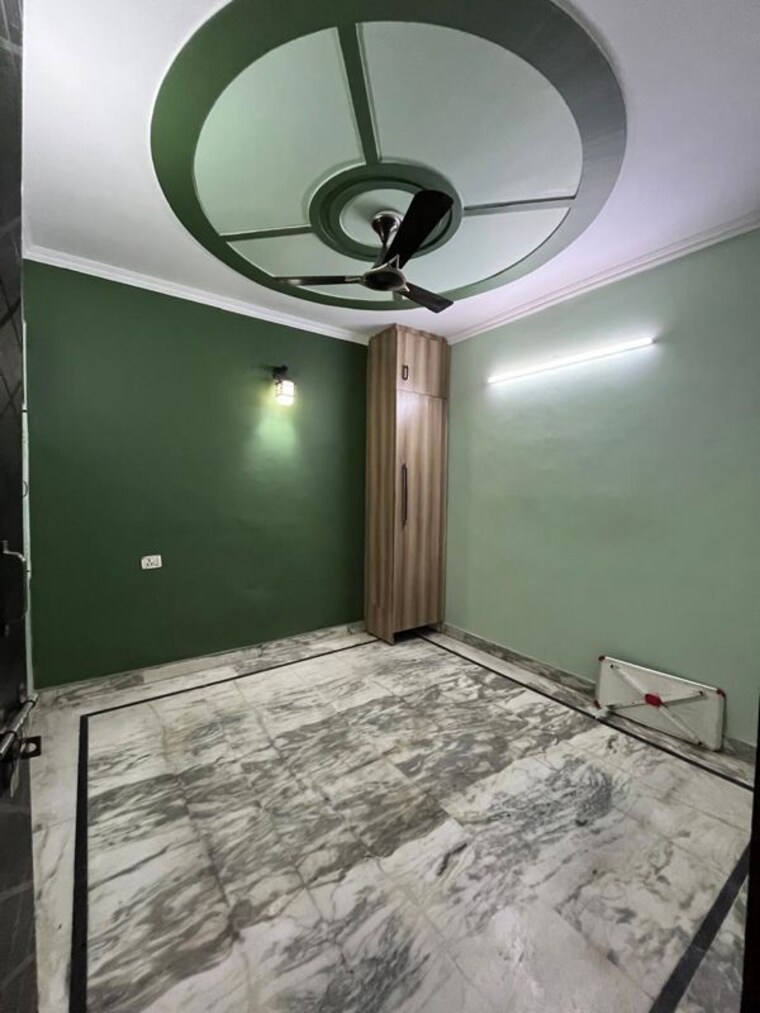 Room, uttam nagar 2 Bedroom 100 Sq.Yd. Builder Floor In Uttam Nagar Delhi 10217736