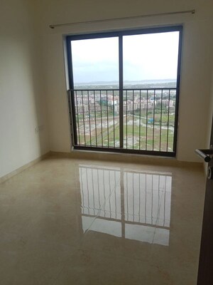 Room in 2 BHK Apartment at Sunteck Maxxworld, Tivri – for Rent