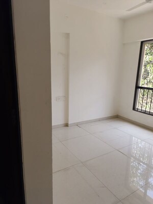 Room in 2 BHK Apartment at Sheth Zuri, Laxmi Nagar – for Rent