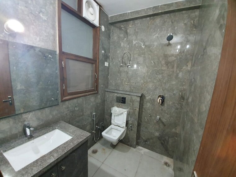 Bathroom, sector 45 3 Bedroom 1800 Sq.Ft. Builder Floor In Sector 45 Gurgaon 10217803