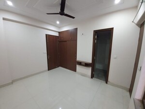 Room in 3 BHK Builder Floor at Sector 45 – for Rent