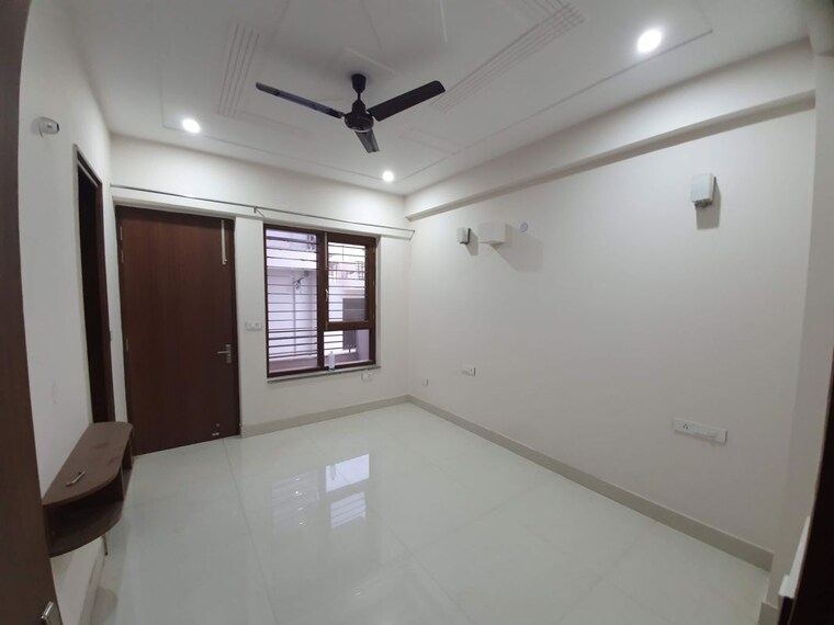 Room, sector 45 3 Bedroom 1800 Sq.Ft. Builder Floor In Sector 45 Gurgaon 10217803
