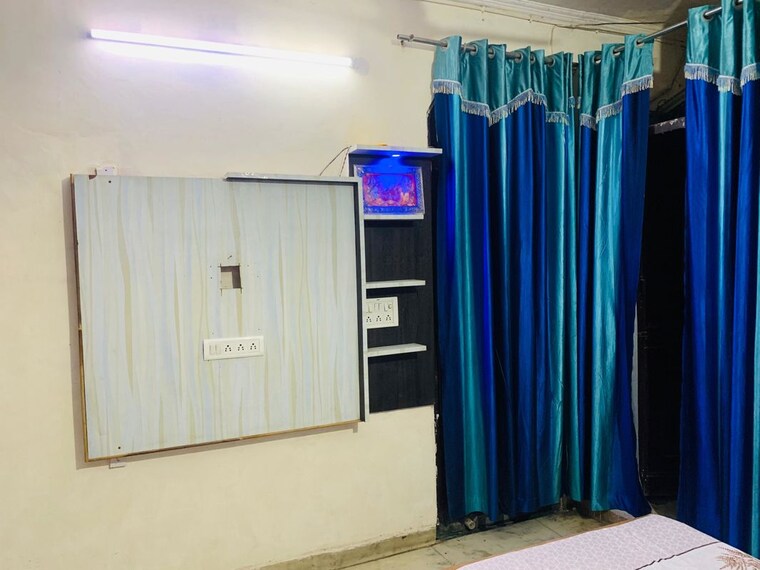 Room, uttam nagar Pg For Boys & Girls In Uttam Nagar 10217808