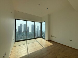 Room in 4 BHK Apartment at Rustomjee Crown, Prabhadevi – for Rent