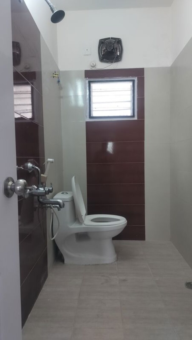 Bathroom, banjara hills 3 Bedroom 1800 Sq.Ft. Apartment In Banjara Hills Hyderabad 10217839