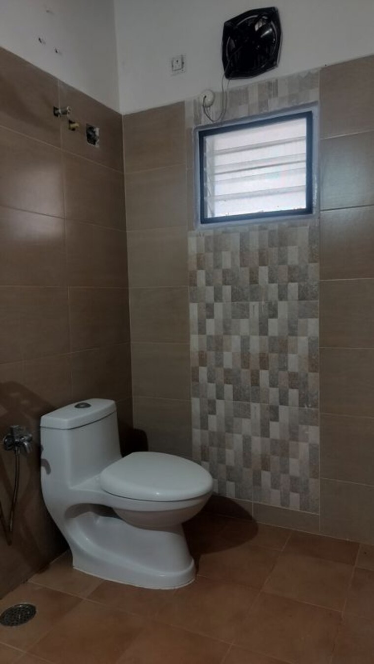 Bathroom, banjara hills 3 Bedroom 1800 Sq.Ft. Apartment In Banjara Hills Hyderabad 10217839