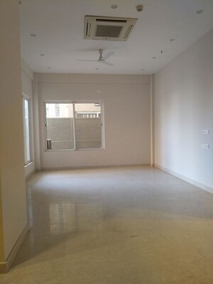 Room in 3 BHK Apartment at Indiabulls Sky Forest, Lower Parel – for Rent