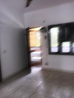Room in 2 BHK Builder Floor at Lajpat Nagar ii – for Rent