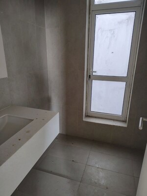 Room in 3 BHK Apartment at Smart World Orchard, Sector 61 – for Rent