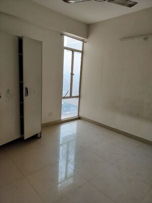 Room in 2 BHK Apartment at Suncity Avenue 102, Sector 102 – for Sale