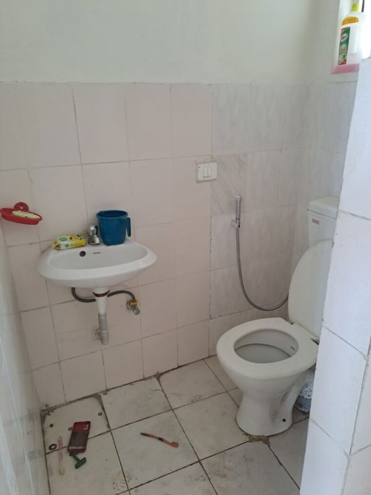 Bathroom, rof-aalayas 1 Bedroom 458 Sq.Ft. Apartment In Sector 102 Gurgaon 10217929
