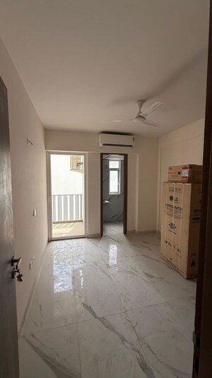 Room in 3.5 BHK Apartment at Smart World Gems, Sector 89 – for Rent