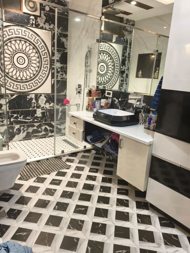 Bathroom, lajpat nagar 4 3 Bedroom 1300 Sq.Ft. Builder Floor In Lajpat Nagar 4 Delhi 10217994