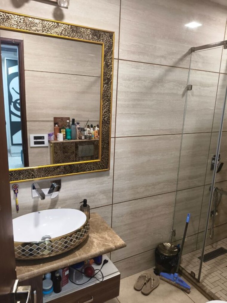 Bathroom, lajpat nagar 4 3 Bedroom 1300 Sq.Ft. Builder Floor In Lajpat Nagar 4 Delhi 10217994