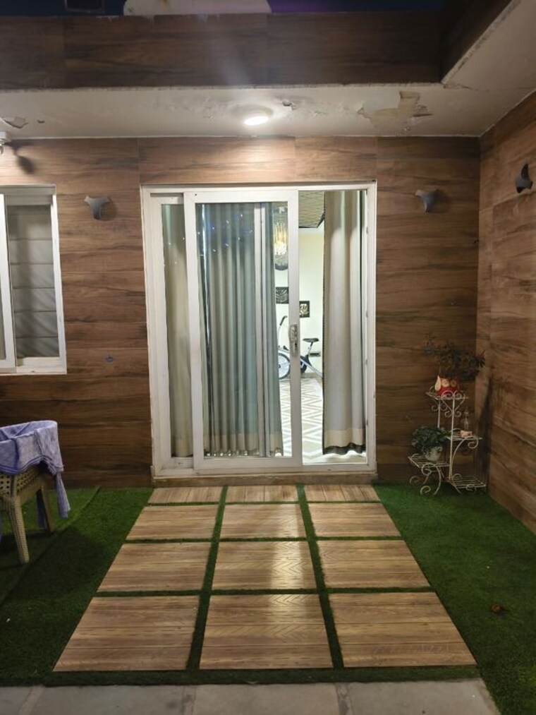 Room, lajpat nagar 4 3 Bedroom 1300 Sq.Ft. Builder Floor In Lajpat Nagar 4 Delhi 10217994