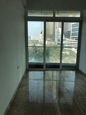 Room in 3 BHK Apartment at Enpar Lotus 101 Worli Residences, Lower Parel – for Rent