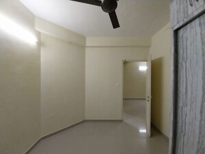 Room in 3 BHK Apartment at Pyramid Altia, Sector 70 – for Rent