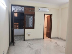 Room in 3 BHK Builder Floor at Hauz Khas – for Rent